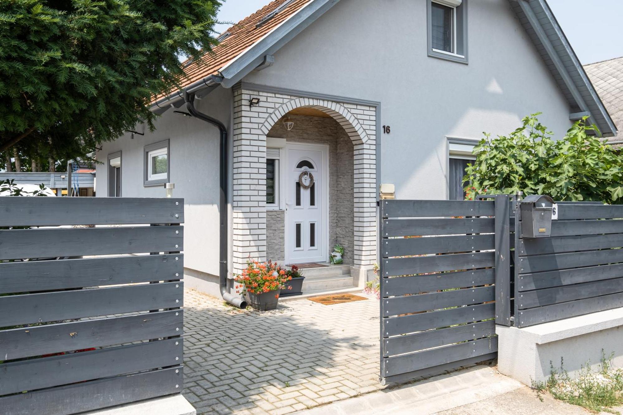 Szuerke Vendeghaz Balatonkenesen Apartment Ngoại thất bức ảnh